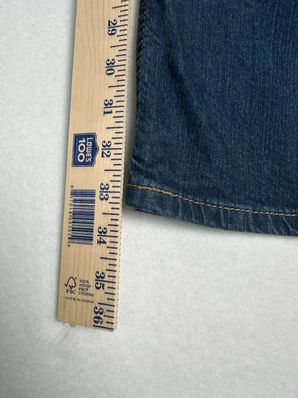 Levi’s 514 Classic Fit Straight Leg Jeans Dark Wash – Men’s 32x34